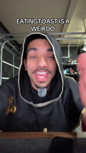 I’m the new eating toast #fyp #eatingtoast #trend #highschool #storytime