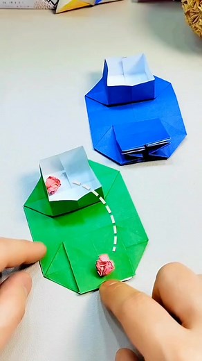Easy Origami Moving paper Toy // Mini Toy Football ⚽️ Pop it . . #craft #art #handmade #foryou #fyp #BisWiz #ideas #papercraft #craftwithpaper #tiktokreel #gift #foryoureels