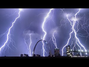 Epic close lightning storm over downtown St. Louis, LOUD thunder!