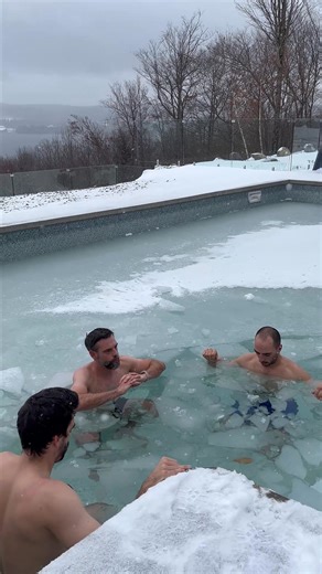 Nous avons fait le party de Noël 2025 d'Organisation Dupuis dans un endroit enchanteur que j'aimerais vraiment vous suggérer. Parfait pour retraite corporative, avec salle de conference. Le domaine Taylor https://www.instagram.com/domainetaylor/?igsh=Y3N2Mm43cHJnNGZ0# C'est plus que 5 étoiles. Vu époustouflante sur le Memphrémagog, un confort chaleureux et surtout un design intérieur impressionnant. En voici un aperçu | Mathieu Dupuis