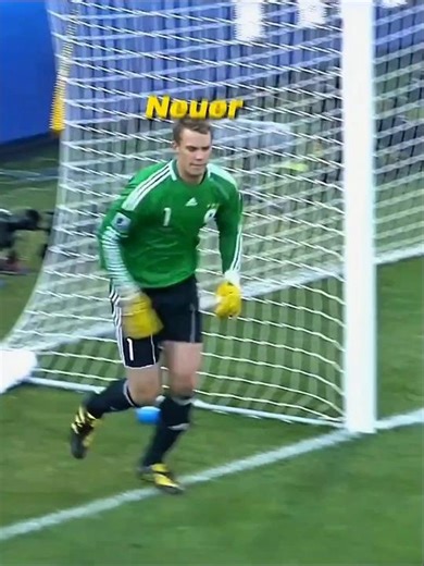 1000 IQ Goalkeeper Assists 🧠 #footballshorts