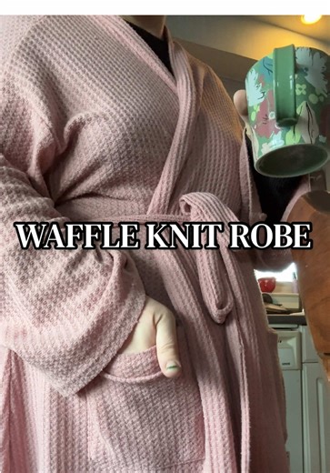 happy Saturday 🥰 enjoy my lived-in kitchen 🙃 #robe #plussize #plussizeloungewear #loungewear #waffleknit