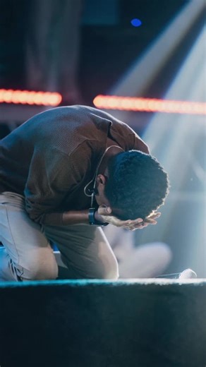 Donnez une date en commentaire et on poste.... Depuis le matin je suis en totale adoration avec ce live recording que j'ai eu à faire avec ma team, c'est carrément 50min non-stop d'adoration mais le ciel est ouvert 🥺. Jésus, garde moi dans ta présence 🙏 #soon #2026