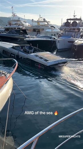 Tender Tuesday: Cigarette Racing 515 Project ONE, inspired by the Mercedes-AMG Project ONE supercar _____________________________ Video: @mrsuperyachts #amg #mercedes #power #boat #cartok