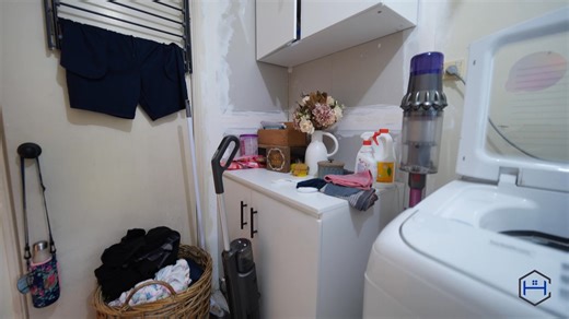 Say goodbye to clutter and chaos in your laundry room! 狀 Transforming this often-overlooked space can skyrocket your home's efficiency and add a touch of style you never knew you needed. Imagine opening the door to a laundry room that not only functions efficiently but also looks like it’s straight out of a home design magazine. #LaundryRoomGoals #HomeImprovement #AestheticLiving #seqld #goldcoastbuilders #renovationexperts | Complete Homes | Facebook