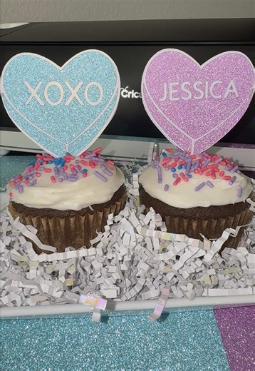 I make Cricut tutorials! Beginner-friendly projects that teach you all the features you need to know in Cricut Design Space, like Offset, Slice and Contour. Follow me and learn how to download FREE fonts, SVGs and more! My tutorials are quick! Click the three dots on the screen and you can slow down the playback speed while you follow along at your computer.