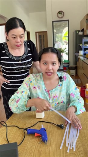 Máy Bắn Keo Nến Silicon