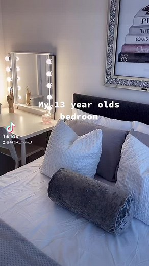 Cozy and Modern 13-Year-Old's Bedroom Ideas