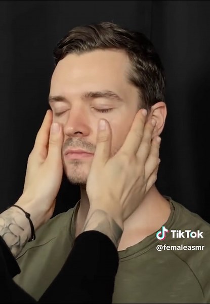 Always keep your face moisturized #asmr #femaleasmr #facecare #facetreatment #asmrroleplay #moisturizer #facemoisturizer