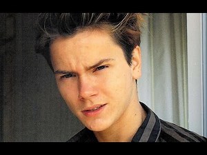 RIVER PHOENIX OPEN CASKET PHOTO