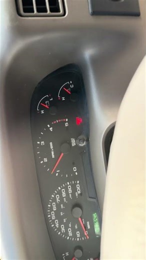 2003 f350 6.0 this happened out of nowhere #f350 #ford #6.0 #diesel #Rough idle #fordf350 ￼￼￼