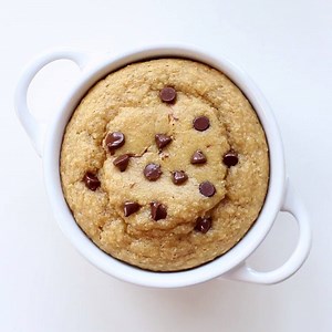 This HEALTHY Banana Greek Yogurt Muffin is ready in just ONE minute! Made with NO butter, NO flour, NO eggs but BAKERY STYLE! {vegan, gluten free, dairy free} http://thebigmansworld.com/2016/02/26/healthy-flourless-1-minute-greek-yogurt-banana-oat-muffin/ | The Big Man's World