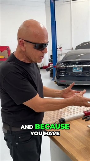 🔋 Inside a Tesla Model S battery damaged by water intrusion
