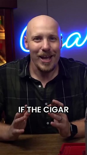 Tim discussing the biggest cigar icon in modern history and the strange way he smokes his cigars. @Cigars Daily #cigarclips #bestcigarclips #cigarsdaily #cigartalk #cigartime #tequila #arnoldschwarzenneger #cigarafficiando