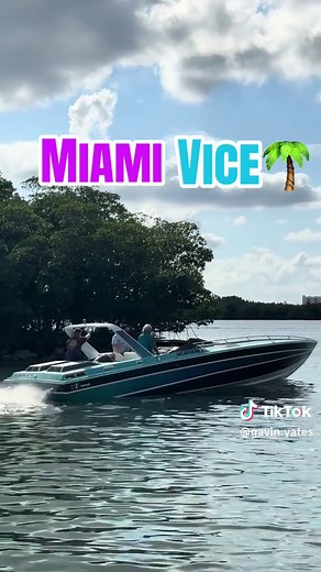 Miami Vice 1986 Wellcraft 38KV Scarab Speedboat