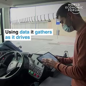 Sharing the street for the first time, this self-driving bus is on the move. 🔎 Learn more about the future of autonomous vehicles: https://buff.ly/38xjIOq | World Economic Forum