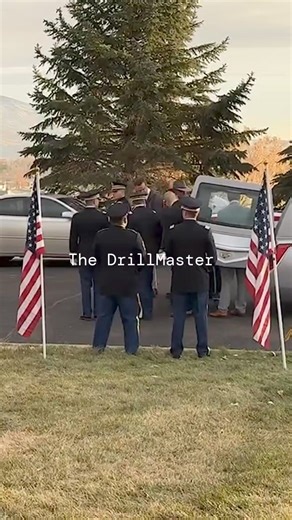 The color bearers on the wrong side and the US bearer trying to straddle the staff... The #pallbearers brought the casket in head-first, but then probably has to turn it completely around because you can see the canton is on the opposite end as the flag is folded. All of this was EASILY avoided. The one who posted this video on CIABook decided that Taps was appropriate as background "music". 🔆Education is 🔑! . 🔹Read your manuals! Download them free at the Resources page here: www.thedrillmast