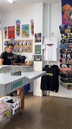 Le quiero agradecer a APTRA por la nominación y a Finger Industries por hacer el Mini Bag Porta Finger que necesitaba para llevar mis skates miniatura ✌️🛹 Conseguí el tuyo en el Fingershop con envío a todo el país 📦✈️ Visita la tienda online y métete en el maravilloso mundo del Finger, no importa donde estés… Finger Industries te lo envía a tu casa y aceptan todos los medios de pago 🎉 #fingerboard #skateboard #skate #techdeck | Finger Industries