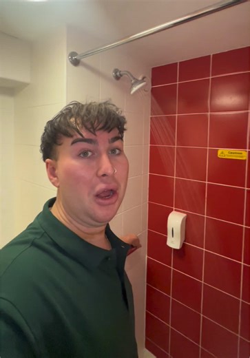 I stayed in the Cheapest hotel in Cardiff Bay, South Wales… Is it worth the visit? Pt 2 of my Viral hotel series #Cardiff #Wales #Hotelreview