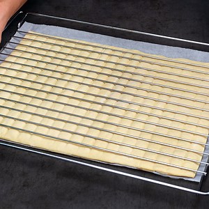 1M views · 4.7K reactions | I make 100 per minute! Puff pastry appetizer using the oven grill! Ingredients: puff pastry - 800 g (28.2 oz) cheese cream - 300 g (10.6 oz) ham - 200 g (7 oz) pickled cucumbers - 200 g (7 oz) eggs - 1 piece Tray size 30 X 40 cm (12 x 16 in) IN THE OVEN 180 °C (356 °F)/20 minutes | Appetizing.tv | Facebook