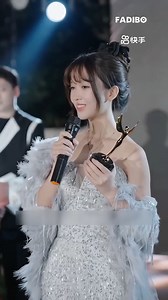 1.1M views · 32K reactions | công ty người mới là một kẻ thích bắt chước người khác, xem tôi vả mặt cô ta như thế nào | Em Gái Review | Facebook