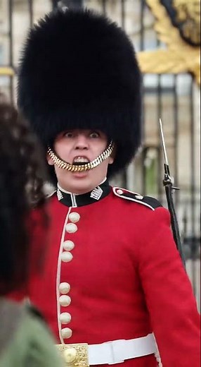 Royal Guard Suddenly Reacted (Phone Camera Footage)