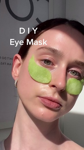 ROSE (@rose.friederike) - DIY Eye Mask 🥒 IG: rose.friederike 🥒 #beautydiy #eyemasks #beautymask #darkcircles #beautytips #naturalbeauty #cucumbers