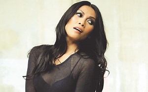 来自印尼的亚洲首位国际天后Anggun（安古）早期摇滚神曲《Saviour（救世主）》_哔哩哔哩_bilibili