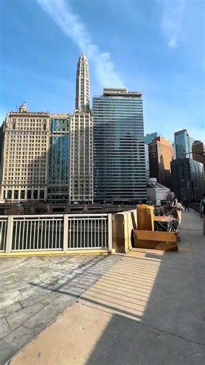 Chicago #chicago #chicagoriver #citywalks #ChicagoVistas | Chicago River