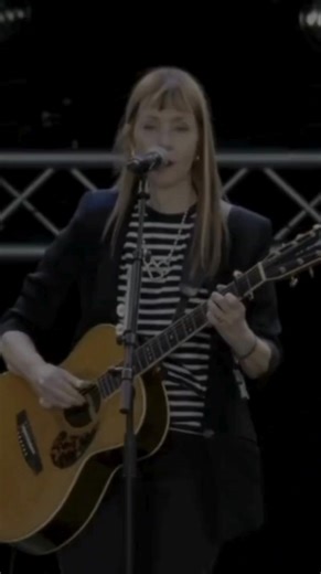 Hallo Hamburg! I'm very excited to bring my new tour to CCH on 6 October to share a special career-spanning show with you, plus songs from my new album, Flying With Angels! Tickets on sale now. Bis bald! | Suzanne Vega