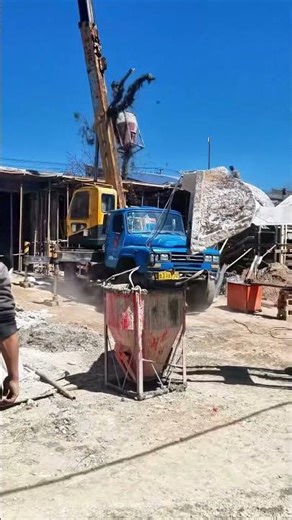 Dangerous! Full process of crane and truck coordination fail ⚠️️