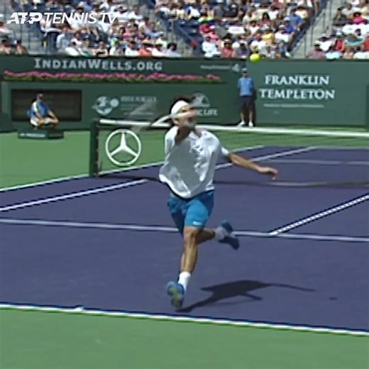 884K views · 6K reactions | Un des plus beaux points de l'histoire du tennis. Le rallye légendaire de 45 frappes entre Roger Federer et Lleyton Hewitt en finale du Masters d'Indian Wells 2005. Le point commence tranquillement mais la fin est époustouflante.   ATP Tour | Tennis TV | BNP Paribas Open | Tennis Legend | Facebook