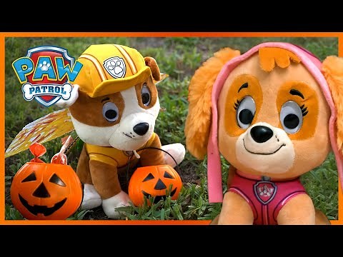 Pups go Trick or Treating - Halloween Episode 🎃| PAW Patrol | Toy Pretend Play Rescue for Kids