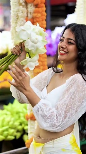 Sri Lankan Model Girl 🌸✨ | Traditional Dress Beautiful Look 🇱🇰💖#shorts