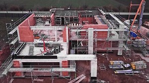 Dzisiaj chcemy Wam pokazać jak się buduję nasz LK&1589 w Niemczech. 😍 Dziękujemy naszym wspaniałym Inwestorom za przesłany filmik 😉 Szczegółu 👉 https://lk-projekt.pl/projekt-domu-lk1589 | LK&Projekt / Projekty Domów Nowoczesnych