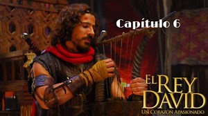 El Rey David. Capítulo 6. La Boda de Mical y David. Nuestra historia comienza en 1045 a.C. en Belén, territorio Israelita. David tiene 10 años de edad y se está preparando para pastorear el rebaño de ovejas de su padre, Jesé (Isaí). David, siendo el menor, se convierte en el sirviente de la casa, relegado en relación a los demás ya que sus hermanos ocupan una posición privilegiada y de honor en su familia por ser valientes guerreros del Rey Saúl. David crece, y se convierte en un gran pastor, pe