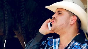 El Komander feat. Larry Hernánde - Túmbate el rollo | El Komander