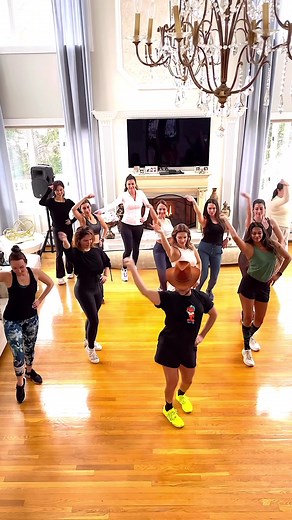 Let’s Go, GIRLS!!!! 😻 Who wants a dance tutorial for this one? Dc by me 🤠 @Shania Twain #manifeellikeawoman #shaniatwain #linedance #choreography