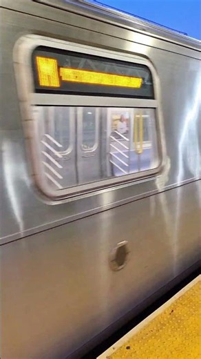 NYCS: #R160A-1 on northbound M arriving @ Myrtle-Broadway #mta #nycsubway #youtubeshorts #brooklyn