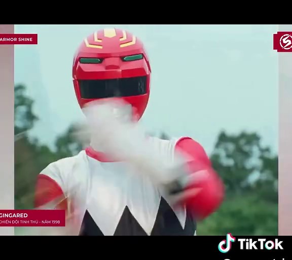 Form nqầu nhất của RED trong Supersentai