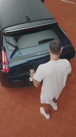 Jedno Renault 5 Roland-Garros E-Tech electric i 10 ulubionych elementów według @flavio_cobbo.