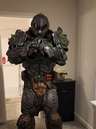 Doom Slayer Cosplay Showcasing EVA Foam Creation