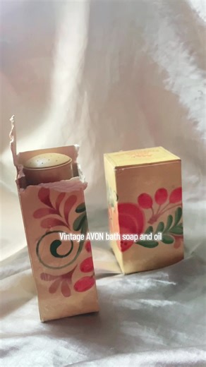 These bottles are both full. Available now in the shop #AVON #vintageavon #1970s #1970 #1970saesthetic