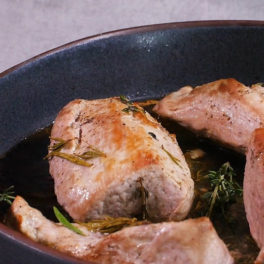 On se retrouve tous autour de ce délicieux filet mignon 🤗 Le petit : très simple à réaliser La recette > https://bit.ly/2TbWSTC | 750g : Recettes de cuisine