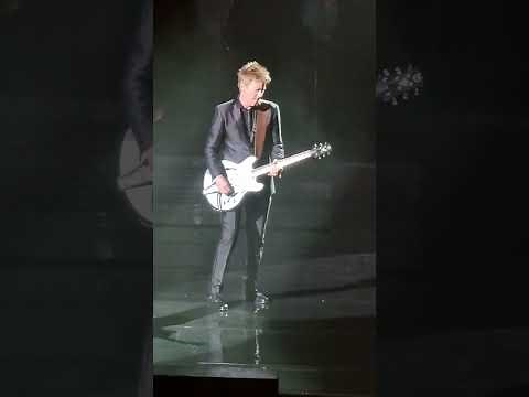 ROD STEWART- A beautiful tribute to Christine McVie.# I'd rather go blind. Live in Leeds 13.12 2022