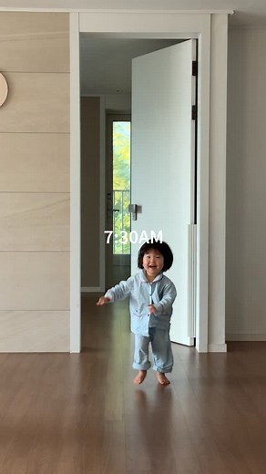 #광고 #이벤트 제가 준비한 서프라이즈 겨울 선물, 코코지 받아가세요𓂃*❅·🧚🏻‍♀️🎄⋆·˚ 곧 태어날 둘째를 기다리며 만삭의 몸으로 가정보육을 하고 있는 요즘 하루가 어떻게 지나가는지 모를만큼 정신없고 아영이랑 더 많이 놀아주고 싶은데 몸이 따라주지 않아 미안하고 속상한 순간들도 있었는데요 코코지는 아영이가 스스로 즐겁게 가지고 노는 동안 청소도 하고, 일도 하고, 그저 쉬기도 하면서 조금은 더 여유로운 시간을 보낼 수 있게 해준 고마운 육아템이랍니다 ⊹♡₊˚ 🪆아영이네 코코지 아띠 pick ..✧ *아기상어 아띠 : 뚜루루뚜루~ 아영이가 가장 좋아해요 *마음친구 그루비 아띠 : 일상 속 다양한 감정을 배워요 *한글 장보기 채띠 아띠 : 마트에서 가나다~ 즐거운 말놀이 *겨울요정 노벨 아띠 : 겨울 동화 캐럴로 크리스마스 준비! 그리고 제가 써보고 정말 좋아서 직접 사비로 준비한 서프라이즈 선물, 코코지 하우스 겨울요정 노벨 아띠 세트! 🎁 코코지와 함께 아이들도 부모님