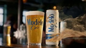 Modelo Oro TV Spot, 'El estándar de oro' canción de Ennio Morricone