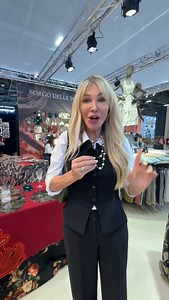 Tout ce qui touche au linge de table 🕊️ Les nappes rondes, rectangulaires, les serviettes, les chemins de table… tout ce qui transforme un simple repas en un moment élégant et convivial. J’adore ces matières naturelles ,lin, coton lavé, teintes douces ou terreuses qui habillent la table avec simplicité et raffinement. Parce qu’une belle table, c’est bien plus qu’un décor : c’est une atmosphère, un accueil, un moment partagé. ✨ #lignedetable #nappe #decointerieur #artdelatable #designauthentique