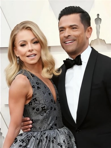31K views · 38 reactions | Michael, the 27-year-old son of Kelly Ripa and Mark Consuelos, has left everyone stunned by how much he has changed. Take a look at the photos in the first comment! | Interesting World | Facebook