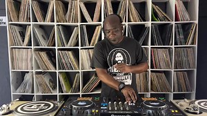 KWAITO CLASSICS # 03 01-TKZEE-HAPPY SUMMER SONG 02-BONGO MAFFIN-SUMMER TYM 03-ZOLA-GHETTO SCANDALOUS 04-HHP-TSWAKA 05-M’DU-Y U 4ME 06-M’DU-TSWERE TSWERE 07-SPIKIRI-MONEY TALKS 08-LM JAM-LM JAM 09-NINA BROTHERS-SGHUBU (GET DOWN) 10-RITHMCENTRIC-COME TO ME 11-BOOM SHAKA-ON AND ON 12-THEBE-PHILLY 13-CROWDED HOUSE-INNA DI PLACE 14-MANDOZA-KHANDA SHISA 15-M’DU-C SIMPLE 16-TROMPIES-MADIBUSENG 17-MAPAPUTSI-KLEVA 18-SUPASTA-HA RE BAPALA 19-TOKOLLO-INDLOV IYANGENA 20-THEBE-YONA KE YONA 21-ABA SHANTE-GIRL